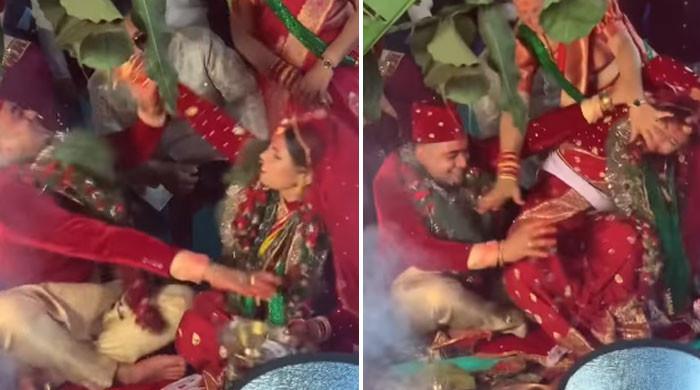 ویڈیو : شادی کی رسموں کے دوران دلہا دلہن کی ہاتھا پائی