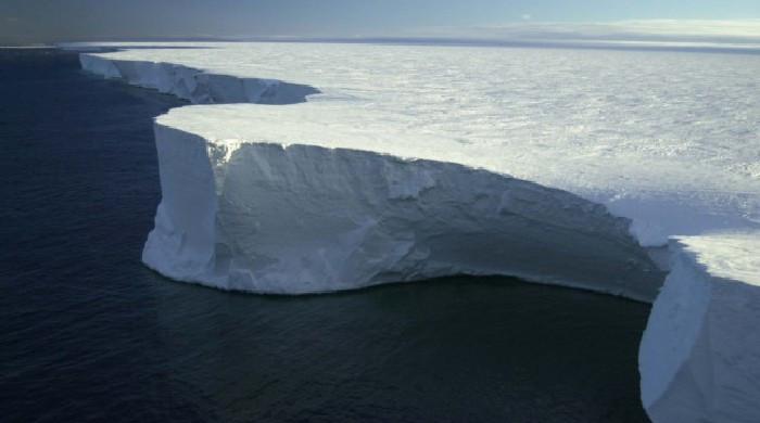 دنیا کی سب سے بڑی برفانی چادر توقعات سے زیادہ تیزی سے پگھل رہی ہے، تحقیق