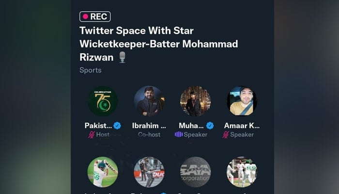 پاکستان کرکٹ ٹیم کے وکٹ کیپر بیٹر محمد رضوان نے ٹوئٹر اسپیس پر مداحوں سے گفتگو کی—۔فوٹو: اسکرین شاٹ