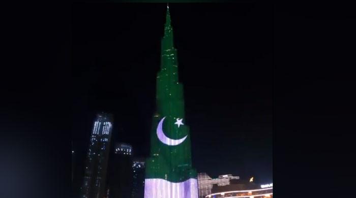  پاکستان کی ڈائمنڈ جوبلی پر برج خلیفہ سبز ہلالی پرچم سے روشن