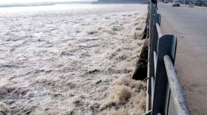 بھارت کیجانب سے پانی چھوڑنے کے سبب دریائے راوی میں جسر کے مقام پر طغیانی 
