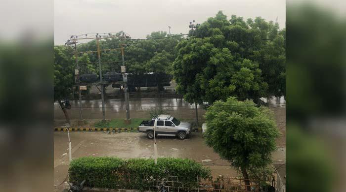 کراچی میں آج بھی تیز بارش کا امکان، محکمہ موسمیات نے خبردار کردیا