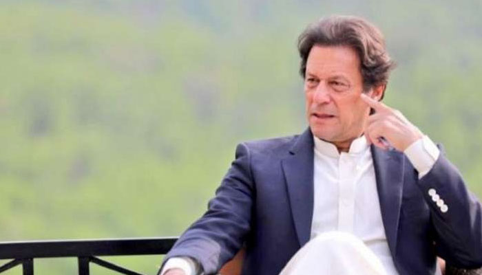 عمران خان کے ساتھی انہیں مشورہ دے رہے ہیں کہ وہ اپنے مؤقف پر قائم رہیں کیونکہ ان کے رویے کا فائدہ ہورہا ہے اور انہیں ملک کا مقبول لیڈر بنارہا ہے/ فائل فوٹو