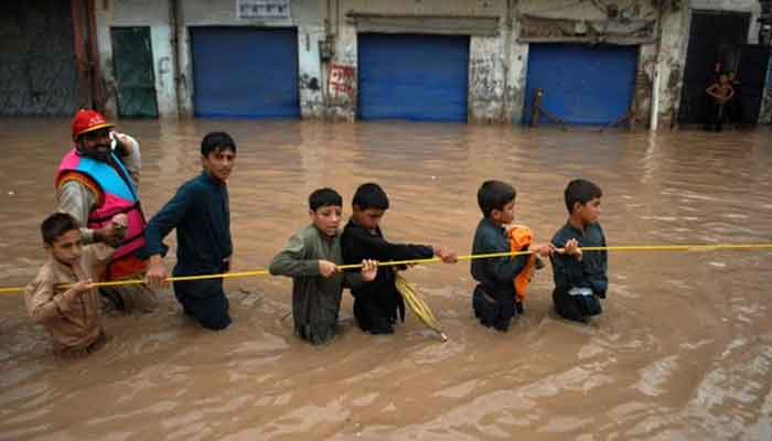 کوئٹہ کے نواحی علاقوں میں خواتین اور بچوں سمیت 500 سے زائد افراد سیلابی پانی میں پھنسے ہیں: مشیر داخلہ بلوچستان۔ فوٹو فائل