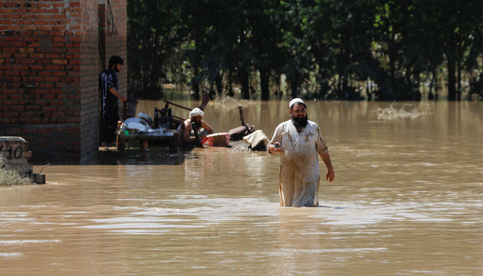 بارشوں کی پیشگوئی، تباہ کاریوں کا صحیح اندازہ قیمتی جانیں بچانے میں معاون ہوگا: وفاقی وزیر احسن اقبال/ فوٹو رائٹرز