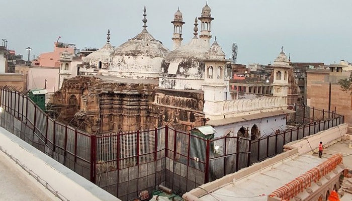 ایک ہندو فریق نے مقامی عدالت میں درخواست دائر کی ہے کہ مذکورہ مسجد میں پوجا کرنے کی اجازت دی جائے— فوٹو: فائل
