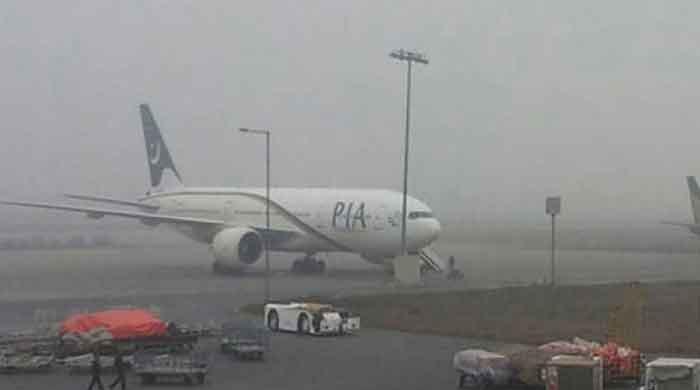 کراچی ائیر پورٹ پر موسلا دھار بارش کے باعث فلائٹ آپریشن معطل