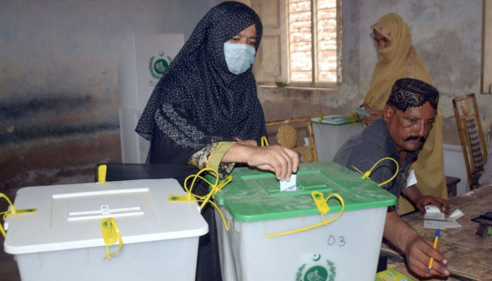 الیکشن کمیشن نے 28 اگست کو کراچی میں بلدیاتی انتخابات ملتوی کیے تھے— فوٹو: فائل