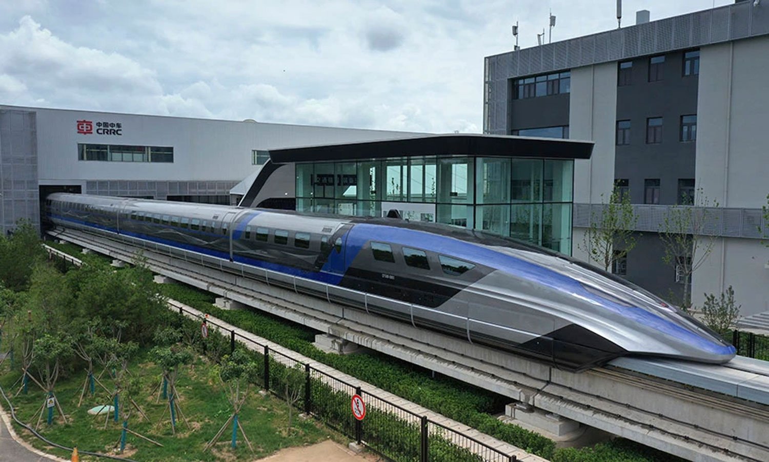 This is the fastest train in the world / AP Photo
