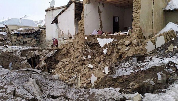 ایران کے جنوبی حصے میں زلزلے کے چار مختلف جھٹکوں نے نقصان پہنچایا، غیر ملکی میڈیا