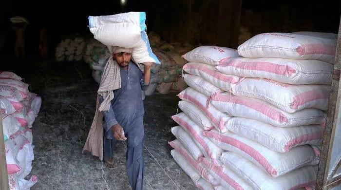 ملک میں 20 کلو آٹے کے تھیلے کی قیمت 2400 روپے تک پہنچ گئی