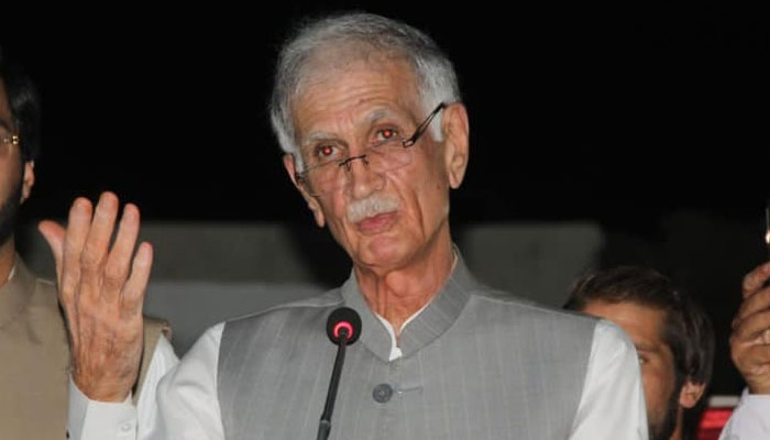 یہ لوگ اسلام اباد سے نہیں نکل پائیں گے، فیصلہ پھر میدانوں میں ہوگا، ان کو یا تو استعفیٰ دے کر اسمبلیاں تحلیل کرنی پڑیں گی: پرویز خٹک— فوٹو: فائل