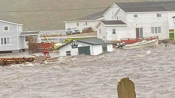 کینیڈا میں سمندری طوفان ’فیونا‘ سے تباہی، مکانات اور گاڑیاں بہہ گئیں