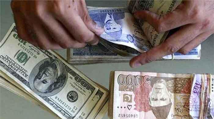 پاکستانی روپیہ مستحکم، اوپن مارکیٹ میں ڈالر کی قیمت میں 6 روپے سے زائد کمی 