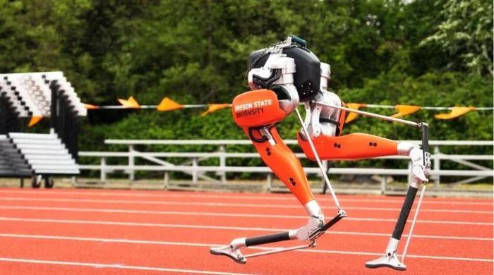 روبوٹ نے 25 سیکنڈز کے اندر 100 میٹر کا فاصلہ طے کر کے ورلڈ ریکارڈ بنا دیا