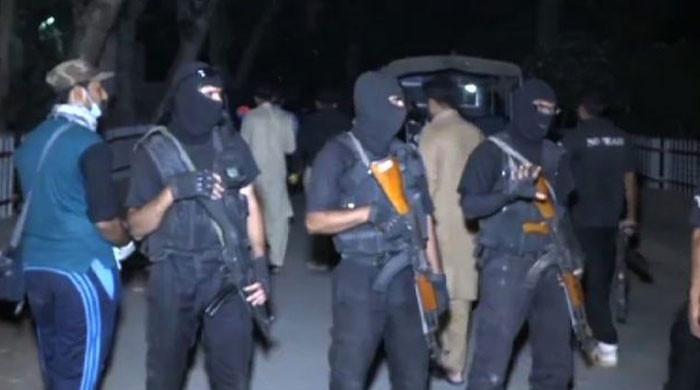 کراچی میں سی ٹی ڈی کی کارروائی، مقابلے میں 2 دہشتگرد اور 4 اہلکار زخمی