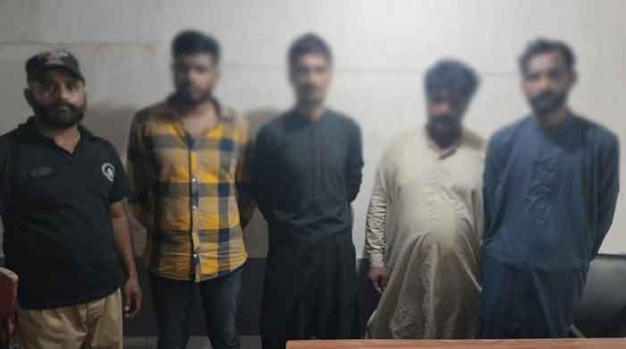 کراچی: خود کو پولیس اہلکار ظاہر کر کے بھتہ لینے والے 4 ملزمان گرفتار