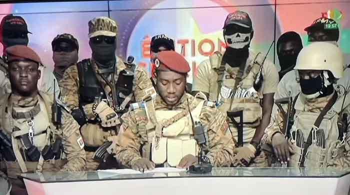برکینا فاسو: فوجی افسران نے اپنے ہی کمانڈر کو عہدے سے برطرف کر دیا