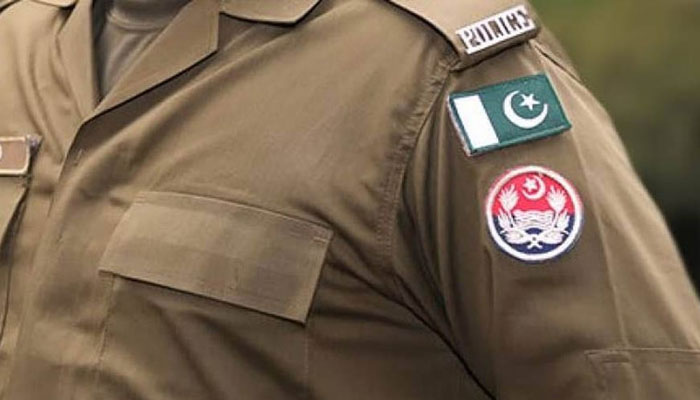 پولیس اہلکار چوری کے مقدمے میں مطلوب ملزم کو گرفتار کرنے باؤ والا کے علاقے میں پہنچے تو ملزم اور اہلخانہ نے مزاحمت شروع کردی: ایس پی حافظ کامران — فوٹو: فائل