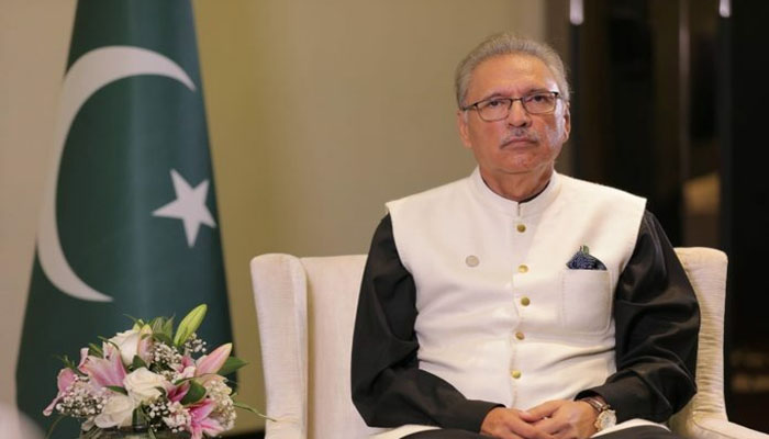 معاشرے، قوم اور ملک میں امن، خیر خواہی، دیانت اور ترقی چاہتے ہیں تو اسی مثالی معاشرے کی اعلی اقدار کو اپنانا ہوگا جس کی بنیاد نبی کریم ﷺنے رکھی تھی، صدر مملکت عارف علوی/ اے پی پی فوٹو