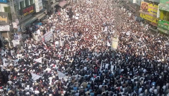 سوات میں بےامنی برداشت نہیں کی جائےگی، شہریوں کو تحفظ دینا حکومت اور ریاستی اداروں کی ذمہ داری ہے: مظاہرین— فوٹو: سوشل میڈیا