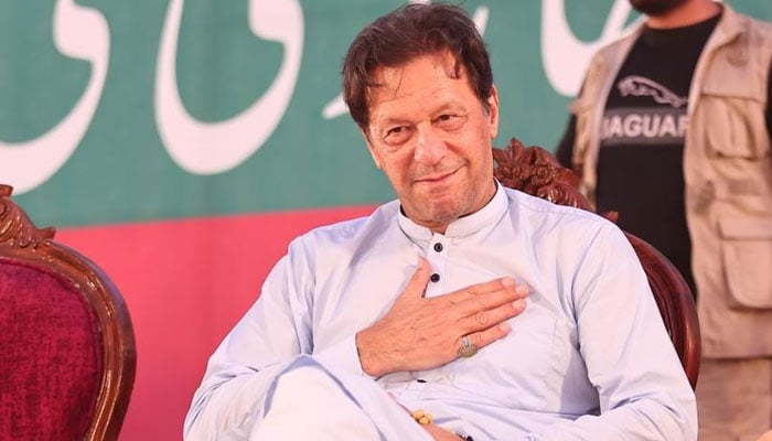 گزشتہ روز ہونے والے قومی اسمبلی کے 7 حلقوں کے ضمنی انتخابات میں عمران خان امیدوار تھے— فوٹو: فائل