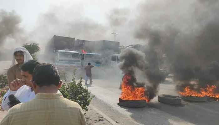 تحریک انصاف کے کار کنوں نے پولیس، ایف سی اور انتظامیہ پر پتھراؤ کیا، پتھراؤ سے متعدد پولیس اور ایف سی اہلکار زخمی ہوئے: ایف آئی آر کا متن۔ فوٹو فائل