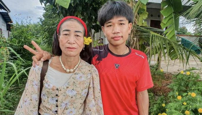 Photo: 19-year-old Chintaraj and 56-year-old Janla Namwangrak