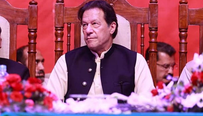 مجھے انفارمیشن ملی ارشد شریف کو مارنے لگےہیں کہ وہ سچ نہ بولے، صحافت میں ارشد شریف کی سب سے زیادہ عزت کرتا تھا: پی ٹی آئی چیئرمین— فوٹو: عمران خان آفیشل