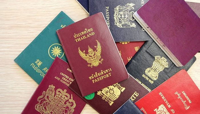 پاسپورٹس 4 رنگوں میں تیار ہوتے ہیں / فائل فوٹو