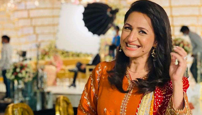 کسی بھی انسان کو معاشرے کی جانب سے پریشر پر شادی نہیں کرنی چاہیے: تارا محمود کی نجی میڈیا سے گفتگو/فوٹوفائل