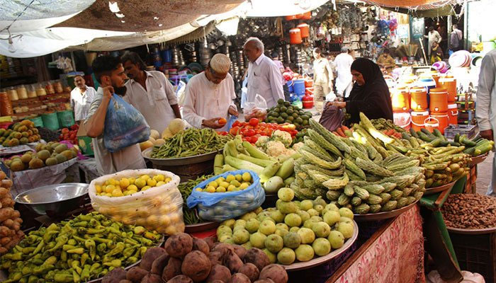 In October, onion, tomato, fruits, vegetables, tea, flour, rice, dal mung and other items are among the items that become expensive. Photo: File