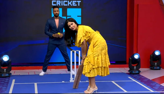This video of the actress and former cricketer is circulating on social media which is being well received by the users/screen grab.