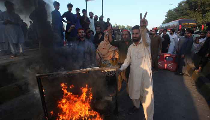 جب تک عمران خان کا مطالبہ پورا نہیں ہوتا، ملک گیر احتجاج جاری رہے گا: اسد عمر۔ فوٹو رائٹرز