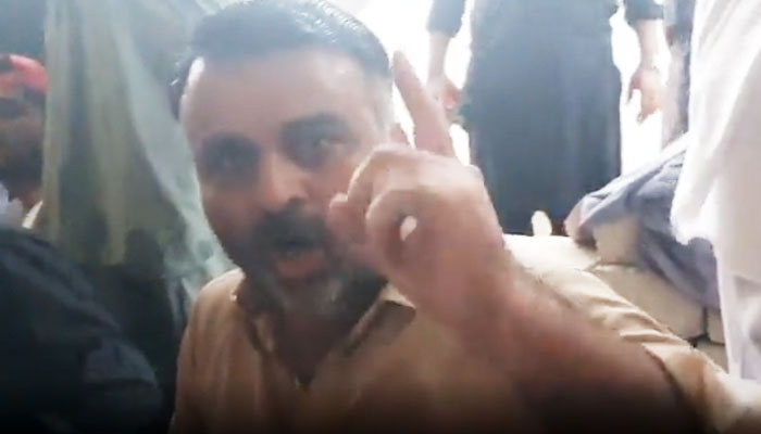 پولیس نے تحریک انصاف کے رکن سندھ اسمبلی راجہ اظہر کو آج جناح اسپتال سے حراست میں لیا تھا: اسکرین گریب