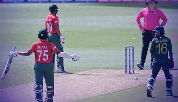 امپائر کی جانب سے شکیب الحسن کو آؤٹ قرار دیا گیا تھا۔ فوٹو کرک انفو