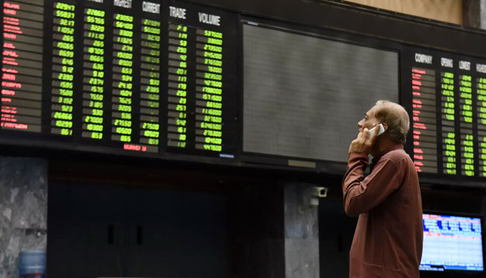 The 100 index of the Pakistan Stock Exchange closed at 42047 with an increase of 191 points - Photo: File