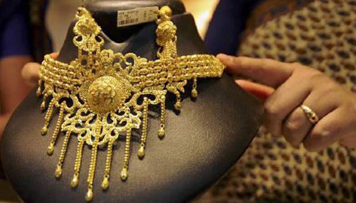 The price of gold per tola has increased by Rs.500 to Rs.155,900 - Photo: File