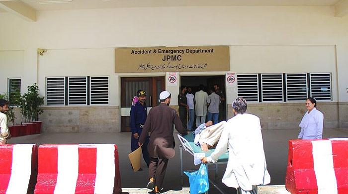 سندھ میں ڈاکٹروں اور طبی عملے کی ہڑتال، رینجرز اور پاک فوج سے مدد لینے کا فیصلہ