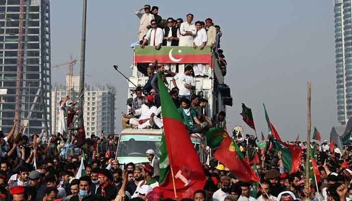 پی ٹی آئی فنانشل گارنٹی دے تو کنٹینرز بھی رکھنے کی ضرورت نہیں ہو گی، آئی جی اسلام آباد کی تجویز۔ فوٹو فائل