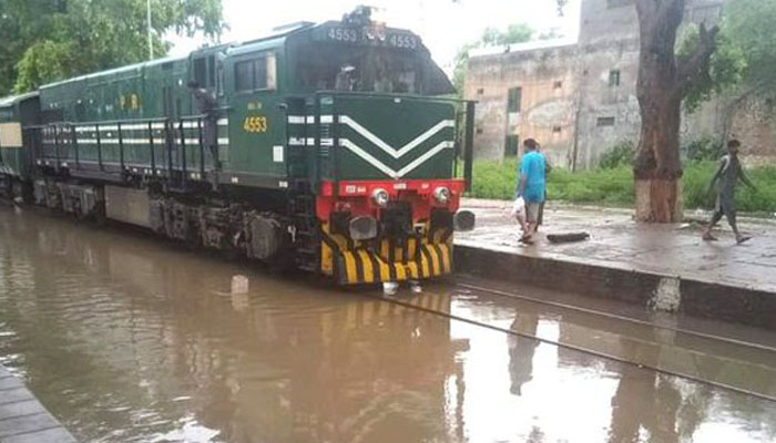 سیلاب سے سیہون کی یوسی بوبک، اراضی اور بھان کے مقامات پر ریلوے ٹریک متاثر ہے: ریلوے حکام/ فائل فوٹو