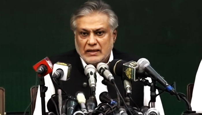 Bloomberg has declared the risk of Pakistan's default at 10% in a year: Ishaq Dar - Photo: File