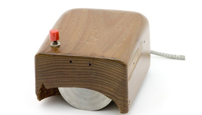 The first mouse was like this / Photo courtesy of Computer History