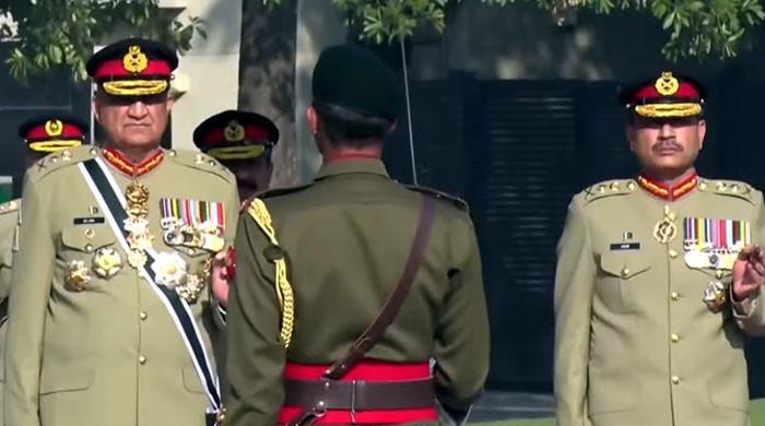 پاک فوج میں کمانڈ تبدیلی کی تقریب شروع، جنرل باجوہ اور جنرل عاصم کی یادگار شہدا پر حاضری
