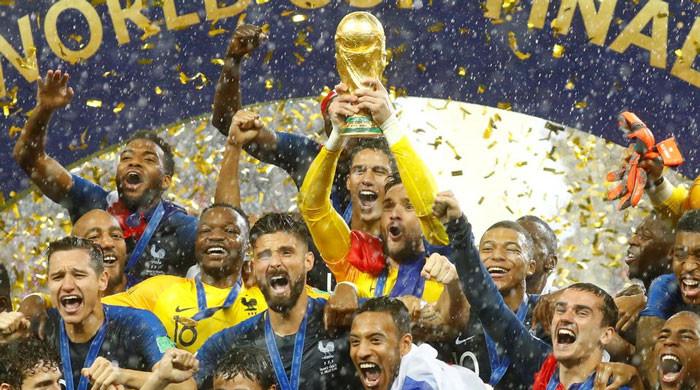 کس ٹیم نے کب فٹبال ورلڈکپ ٹرافی جیتنے میں کامیابی حاصل کی؟