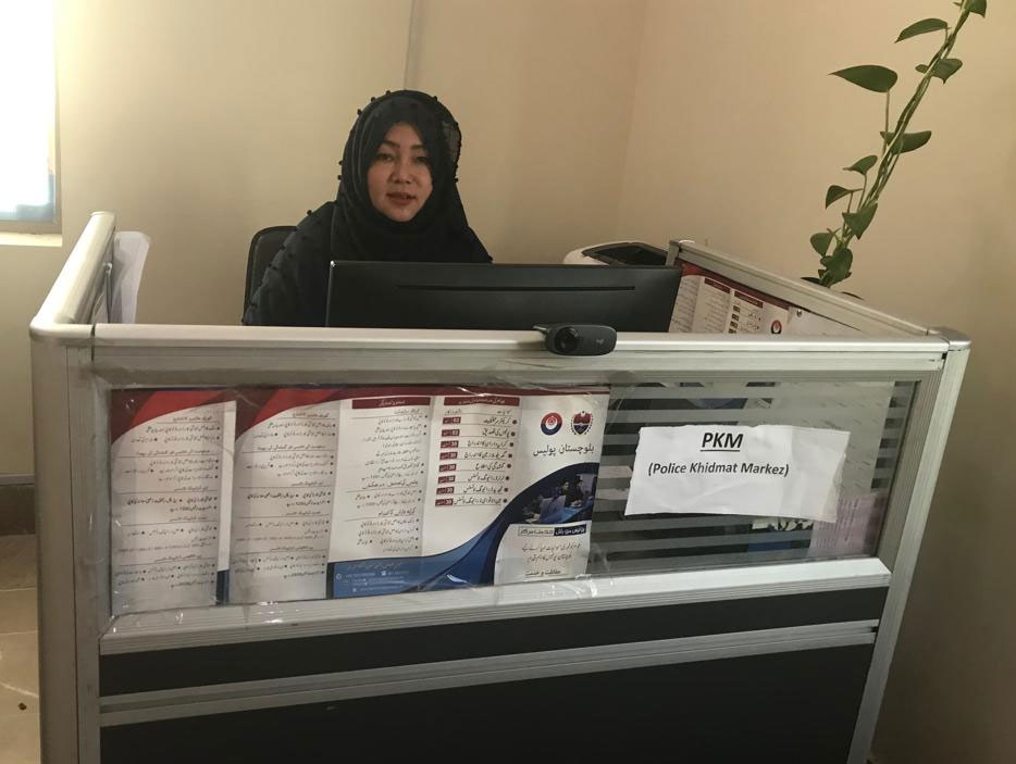 پی کیو ایم کاؤنٹر پر خواتین کو ایک چھت تلے ریلیف اور سہولیات فراہم کرنے کا انتظام کیا گیا ہے، صبا راحیل — فوٹو: رپورٹر