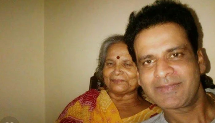 منوج اور ان کی والدہ فوٹو: بھارتی میڈیا