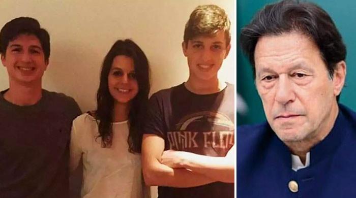 مبینہ بیٹی ٹیریان کو کاغذات نامزدگی میں ظاہر نہ کرنے پر عمران خان سے جواب طلب