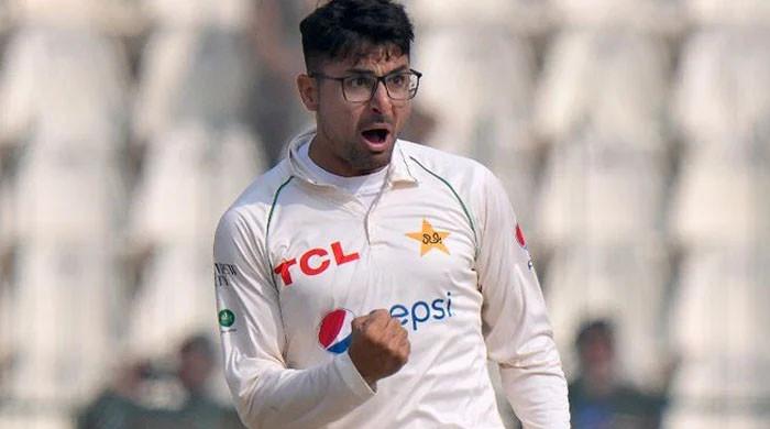 ابرار ڈیبیو ٹیسٹ میں سات وکٹیں لینے والے تیسرے پاکستانی بولر  بن گئے