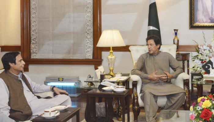 پرویز الٰہی نے عمران خان کو گزشتہ روز راولپنڈی میں ہونے والی اہم ملاقات کے حوالے سے بھی اعتماد میں لیا: ذرائع۔ فوٹو فائل